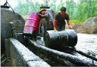 非法润滑油回收点 被指污染村中水井